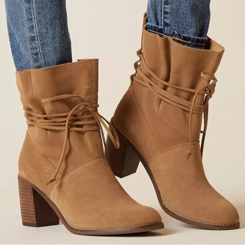 Toms Mila Toffee Suede Ankle Boots Size 7 Pull On Leather Lacing Detail - Picture 2 of 12